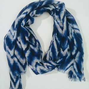 💠 Blue and white scarf from GAP